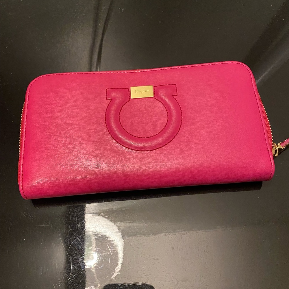 Salvatore Ferragamo Zipped Wallet
